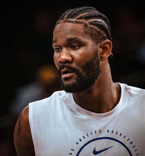 湖人内线防守核心艾顿转型专注防守助力球队六