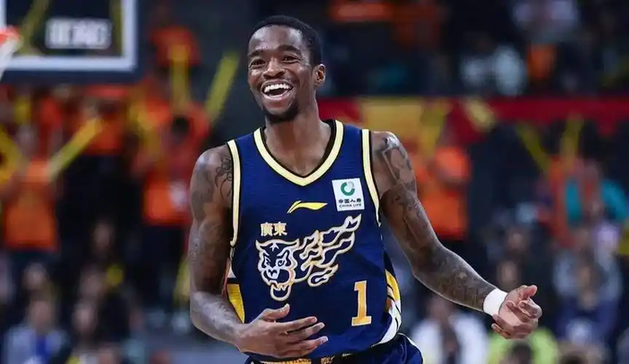 萨姆纳膝盖出血伤退 广东男篮暂不裁人盼康复回